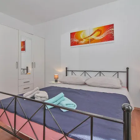 Simac - Pzn215 By Interhome * Pazin